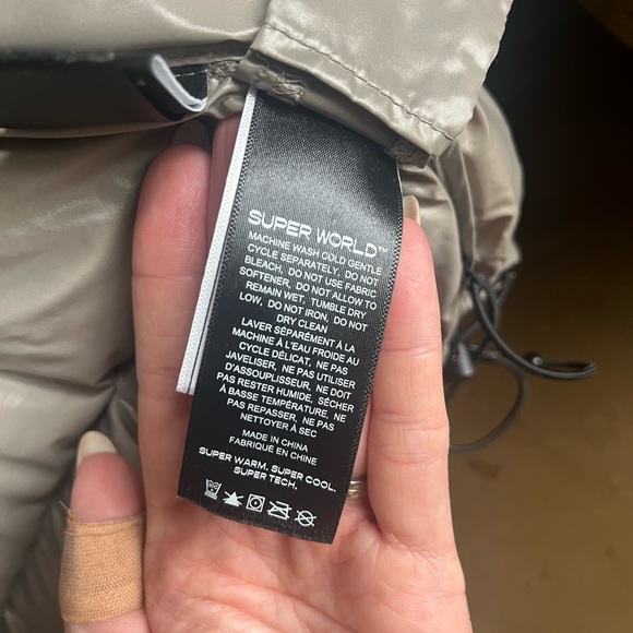 Aritzia Super Puff High Gloss 2XS - Picture 11 of 16